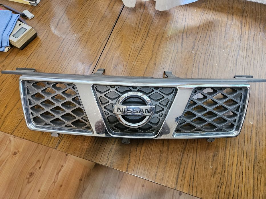 nissan X-trail T-30 предна маска за нисан решетка