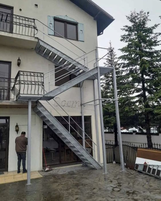 Scări zincate galvanizate