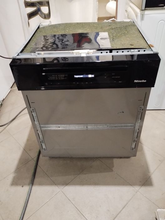 Съдомиялна MIELE Auto Open black edition