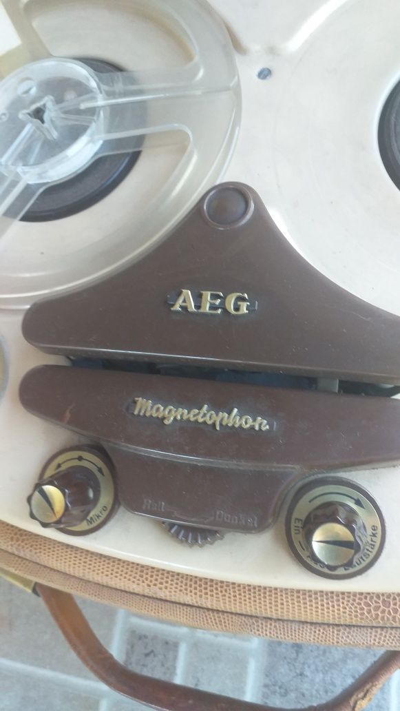 Magnetophon Aeg foarte vechi