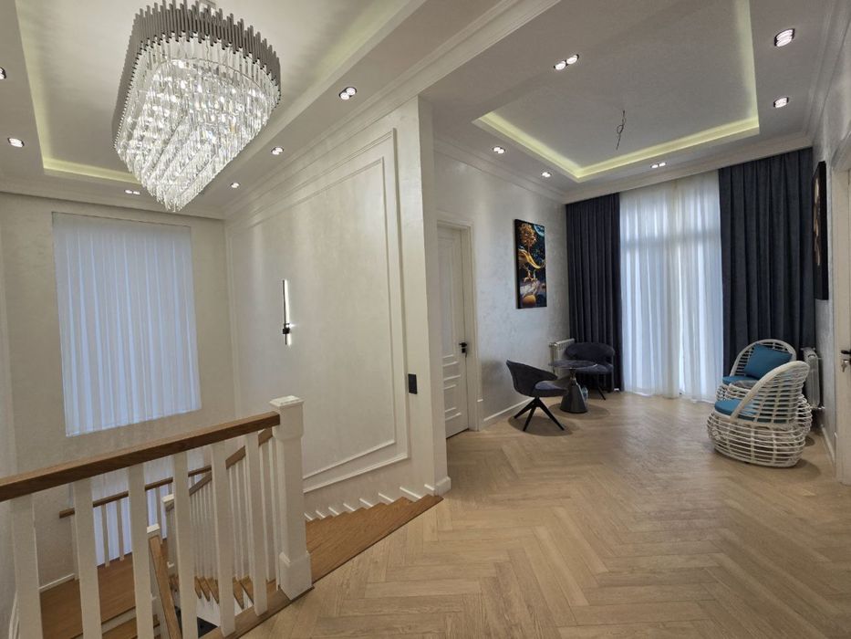 Новый дом с мебелью.