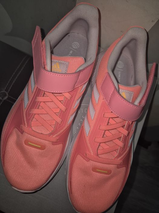Чисто нови маратонки Adidas