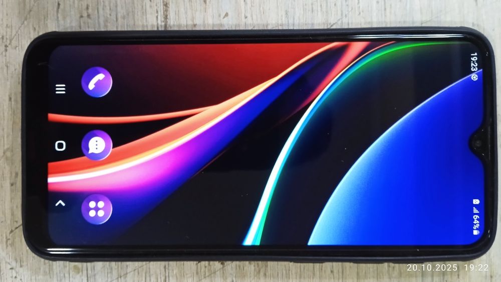 продае́тся телефон. Samsung A10