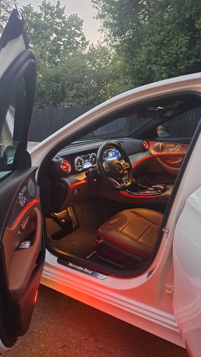 Mercedes E 350 w213 9g tronic AMG/BURMESTER/PANORAMIC/CONIAC/pret fix