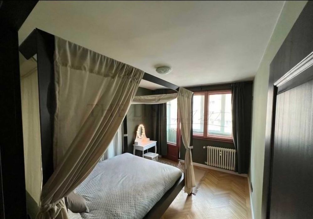 Pat lemn masiv cu baldachin