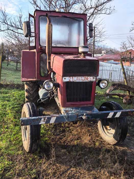 Vand tractor U650 echipat cu toate utilajele