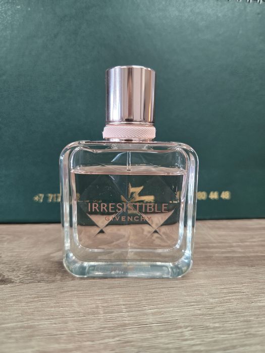 GIVENCHY Irresistible парфюм вода