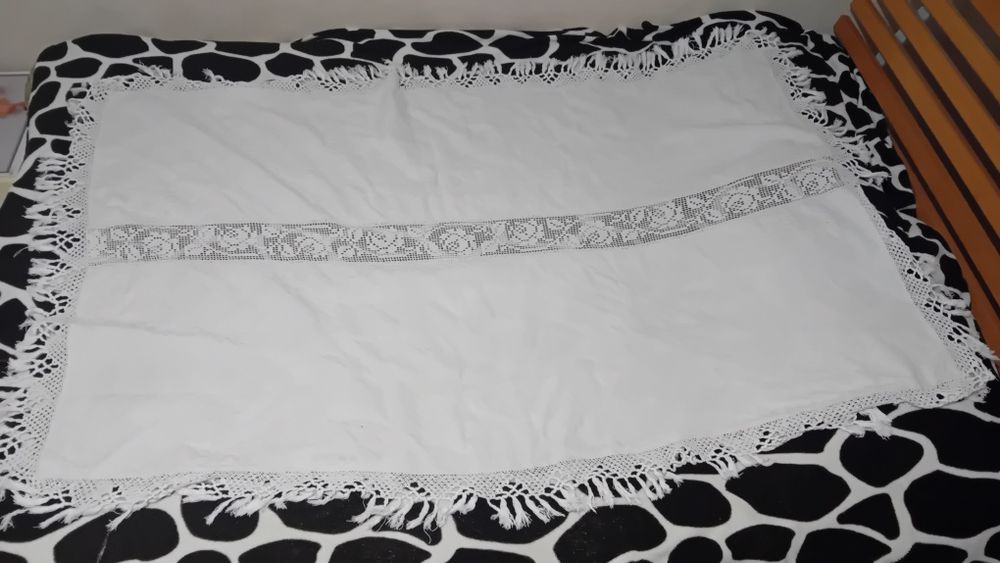 Față de masă și cearșaf tradițional țărănesc