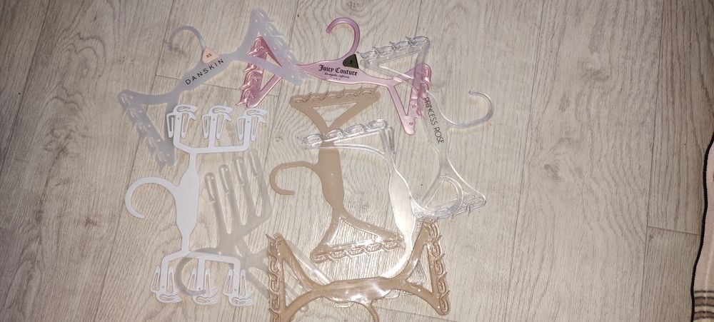 Вешалки,плечеки очень удобные и практичные.