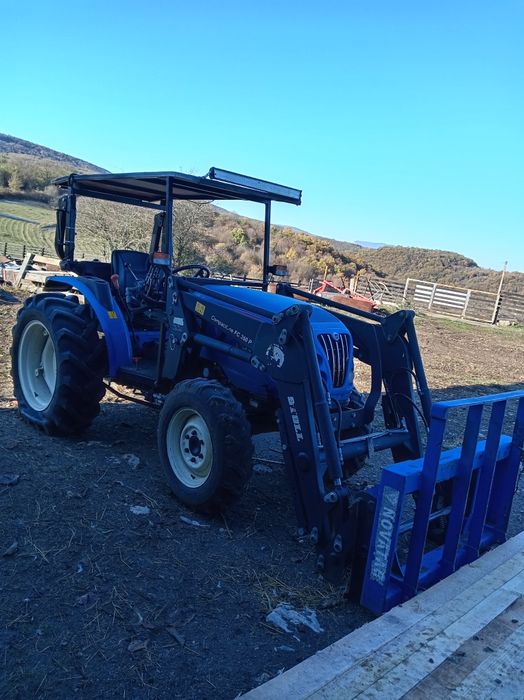 Продавам два броя трактори Ls,