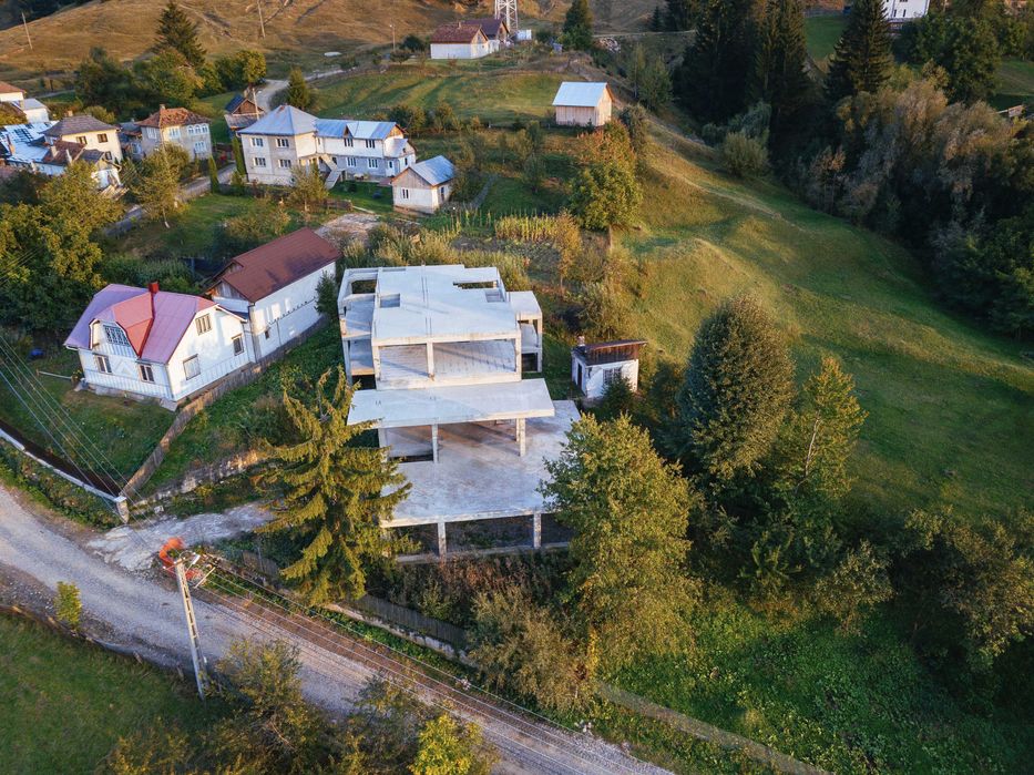 Vând casă în Bucovina (în construcție)