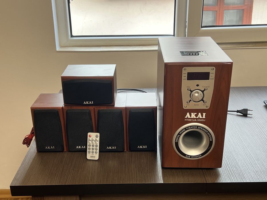 Sistem 5.1 cu telecomanda AKAI in stare perfecta de functionare.