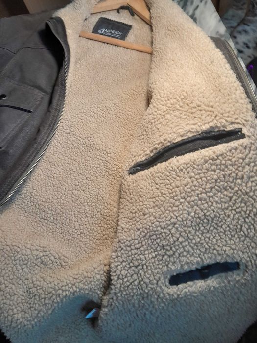 Продавам мъжко кожено яке с подплата