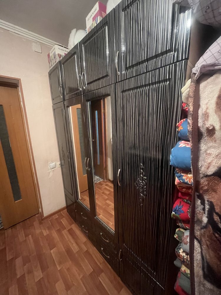 Продам шифоньер в отличном состояний