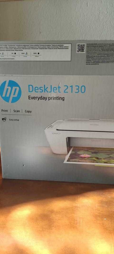 Цветен принтер, скенер и ксерокс HP Deskjet 2130 All-in-one Series
