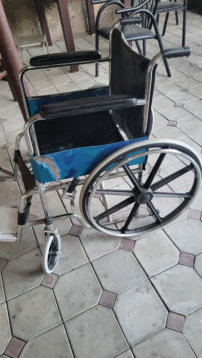 Продам инвалидную коляску новую