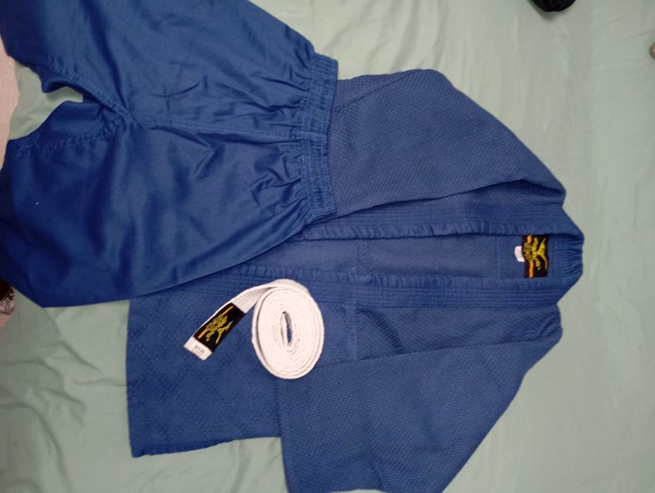 Кимоно для дзюдо, на рост 130, качественное, ношенное 2-3 раза