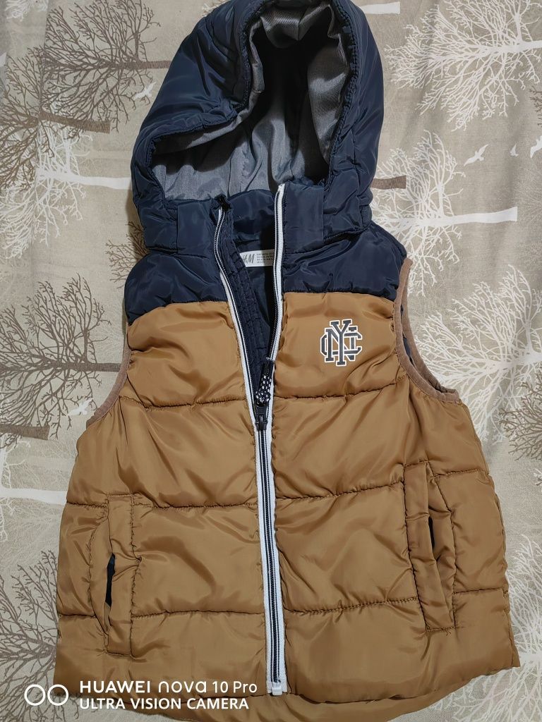 Детски елек H&M.