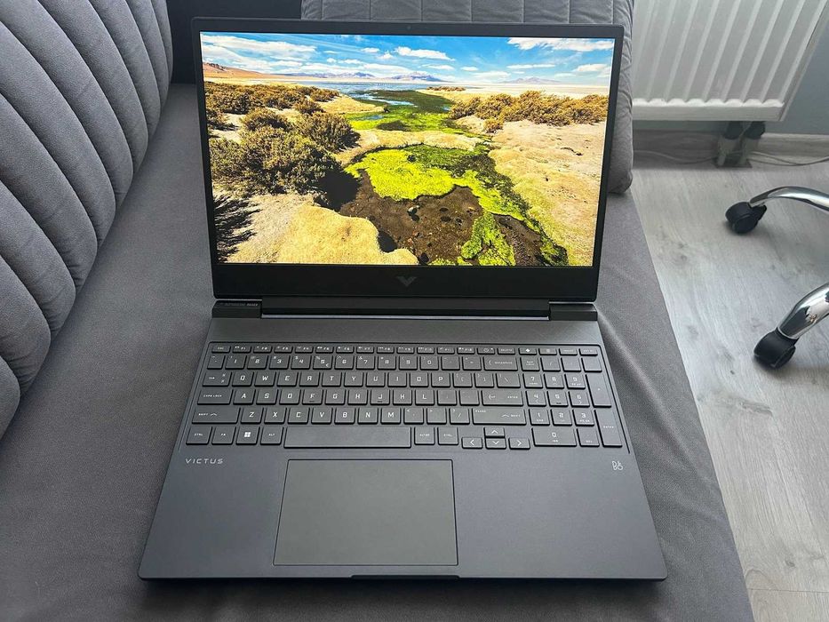 Laptop gaming HP Victus cu Core i7 14650HX + RTX 4070 8GB nou garantie