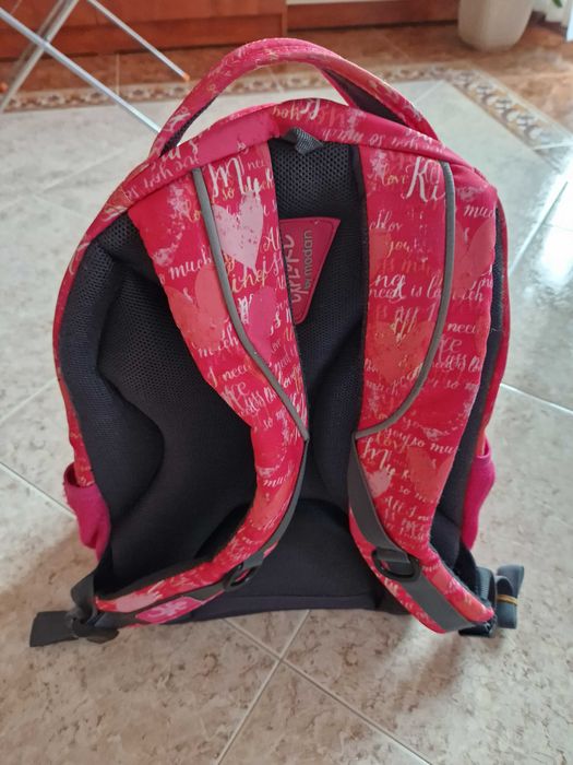 Продавам ученическа раница