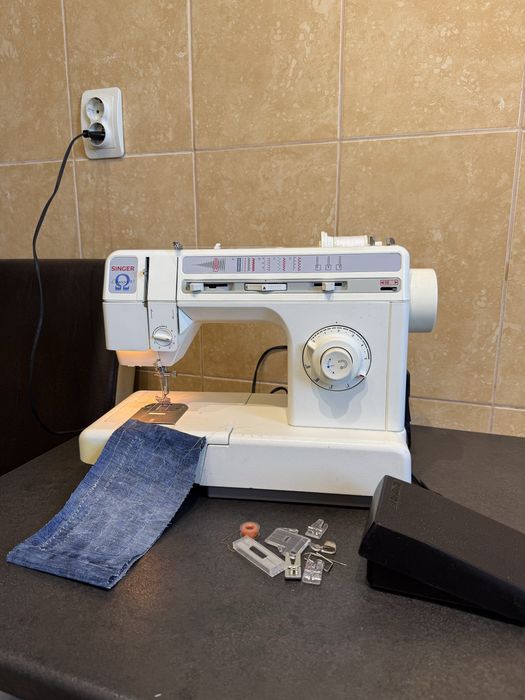 Masina de cusut surfilat si butoniere SINGER Omega 10