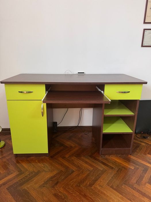 De vanzarei birou in stare foarte bună!