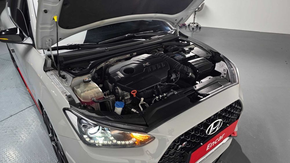 Hyundai Veloster 2.0 N   29
