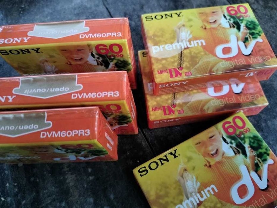 Vand casete video sigilate SONY mini DV Premium