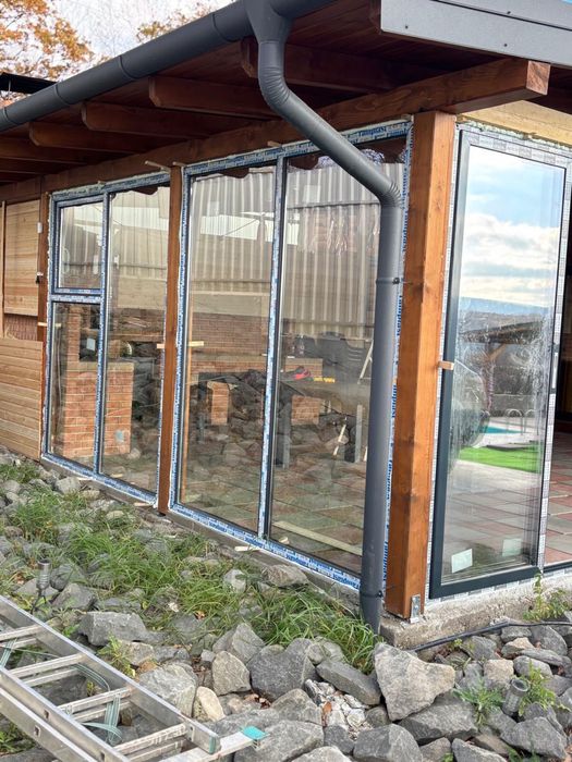 Usi glisante din aliminiu cu geam termopan -pe comanda-