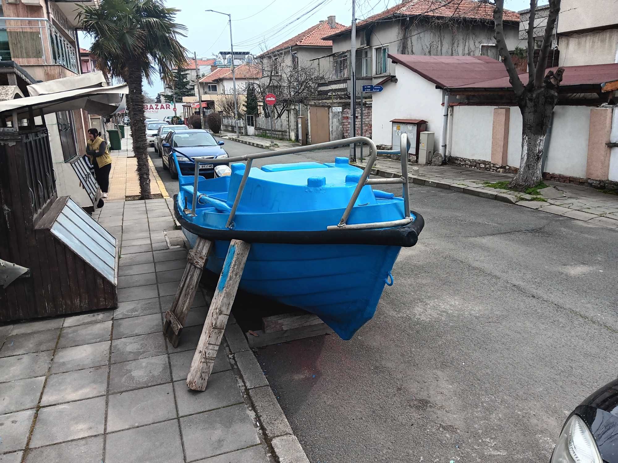 Продавам лодка на много изгодна цена !