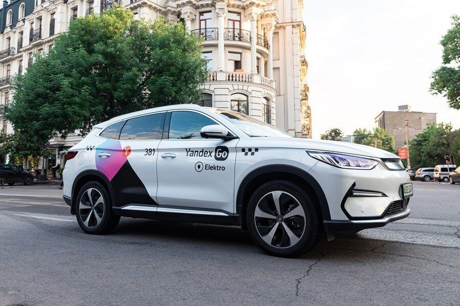 Magnit brending nakleyka fasten yandex va sizning taxi magnit logosi