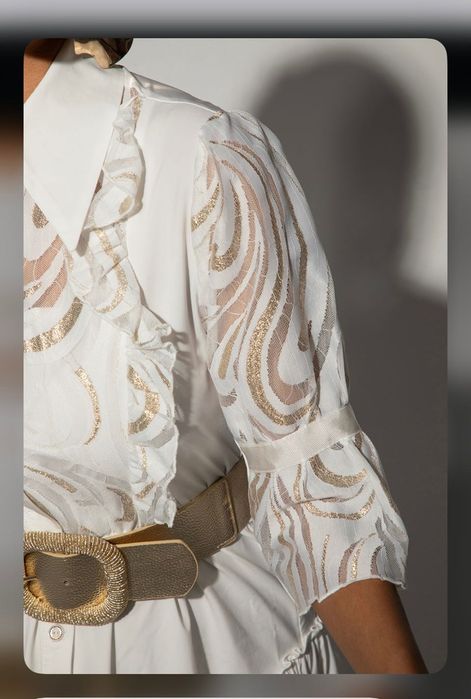 Рокля Луси съз златно