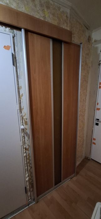 Отдам раздвижную дверь