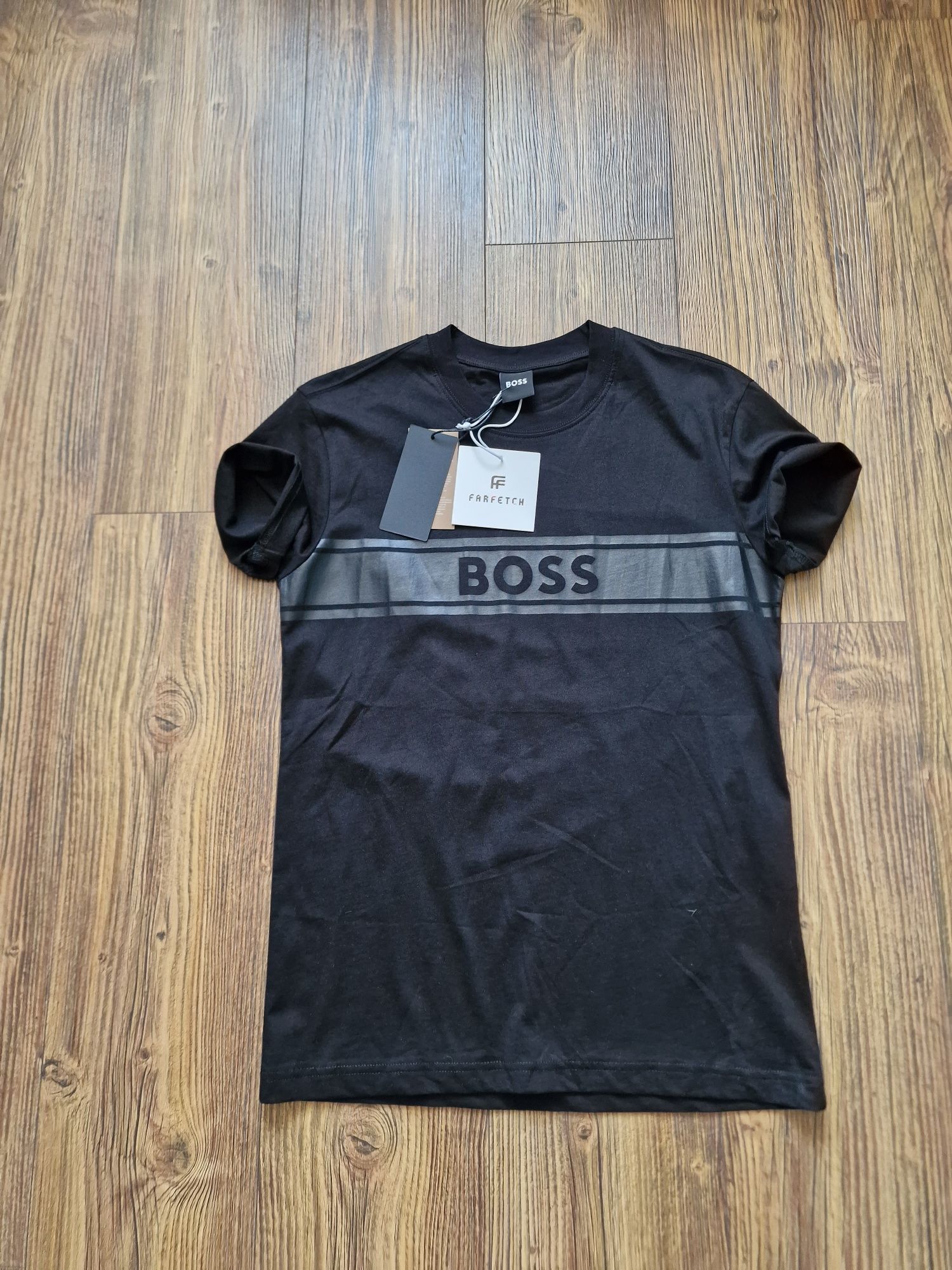 Страхотна мъжка тениска HUGO BOSS размер S