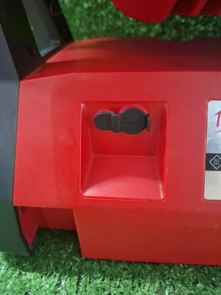 Акумулаторен вентилатор на Milwaukee M18 AF с 3 степени на работа.