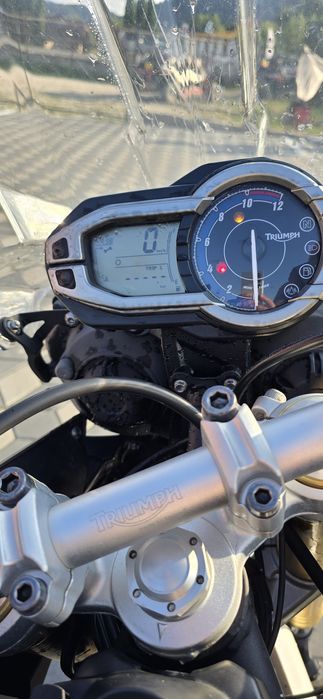 Triumph Tiger 800 + Panniers.