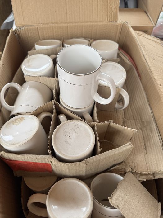 Кружки, тарелки фарфоровые