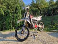 Vand Husqvarna WR 300 2 timpi 2009 pret 3000 euro negociabil