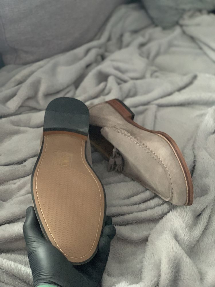 Vand pantofi din piele