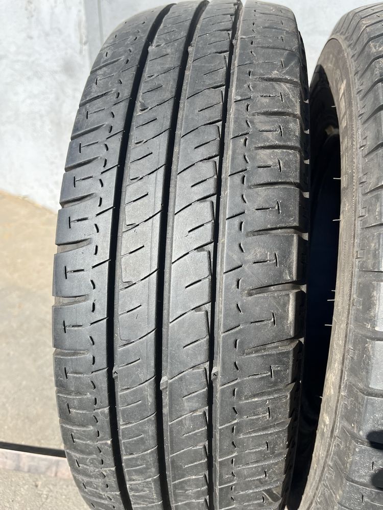 2 бр. гуми за бус 215/70/15C Michelin DOT 3519 7 mm