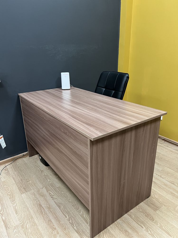 Продаю срочно столы для офиса 3шт