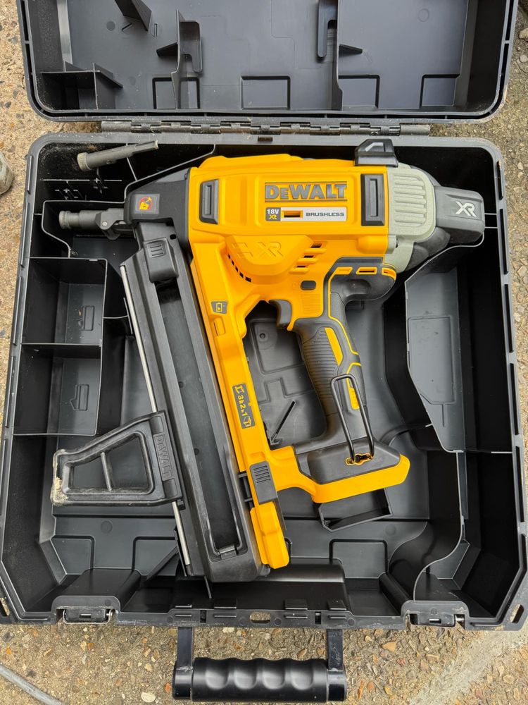 DeWALT DCN890/ акумулаторен такер за бетон/ с куфар