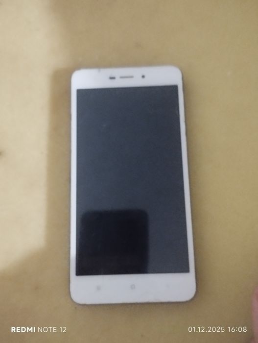 Продам redmi 4a рабочий можно на запчасти