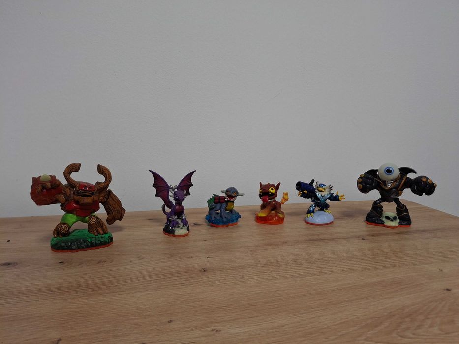 Vand lot cu 6 figurine originale Skylander