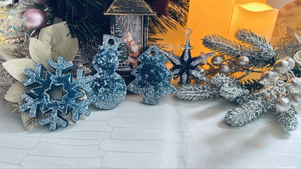 Decoratiuni de Craciun din rasina