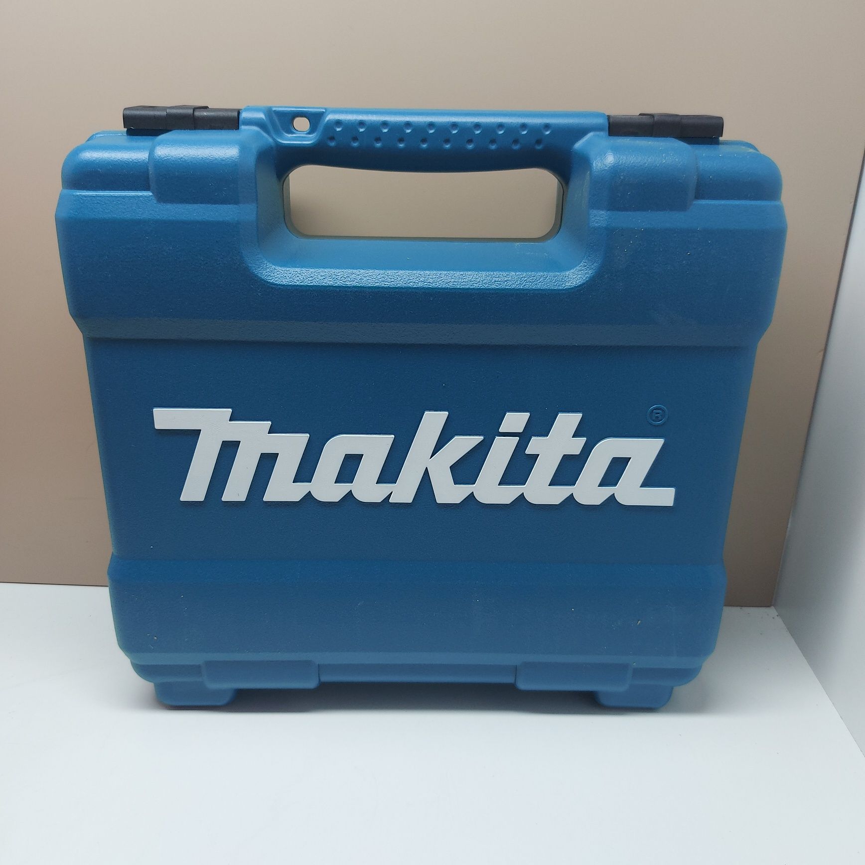 Пистолет за горещ въздух Makita HG5030K