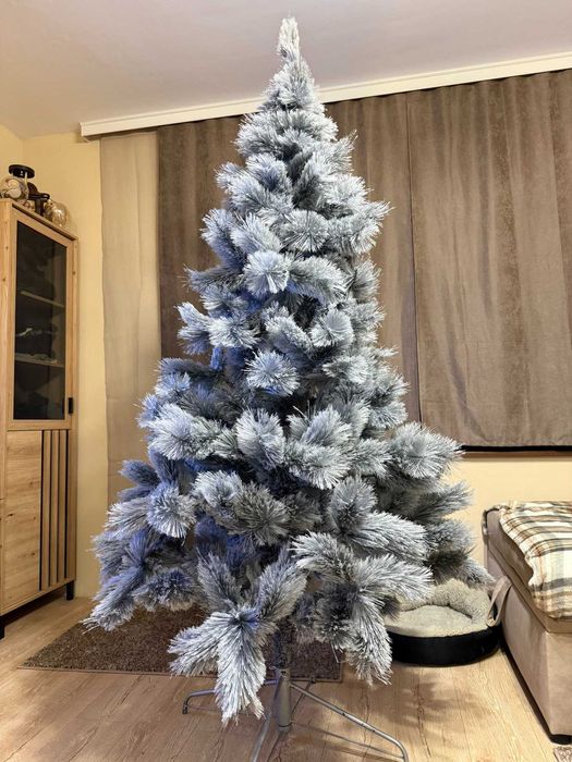 Нова коледна елха