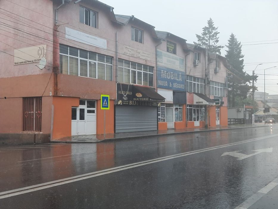 Închiriere spațiu ,parter,36 mp,acces fata și spate 
Zona Pavcom