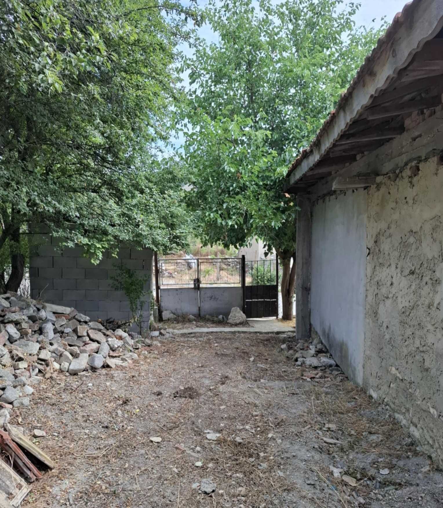Къща за продан село кипра къщата е за ремонт вътрешен.