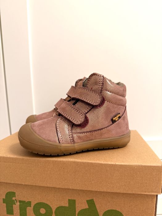 Ghete Froddo noi - nr 23 captusite cu lana